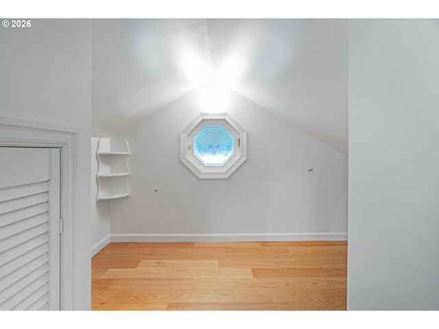 2540 Sw 76TH Ave, Portland, OR 97225