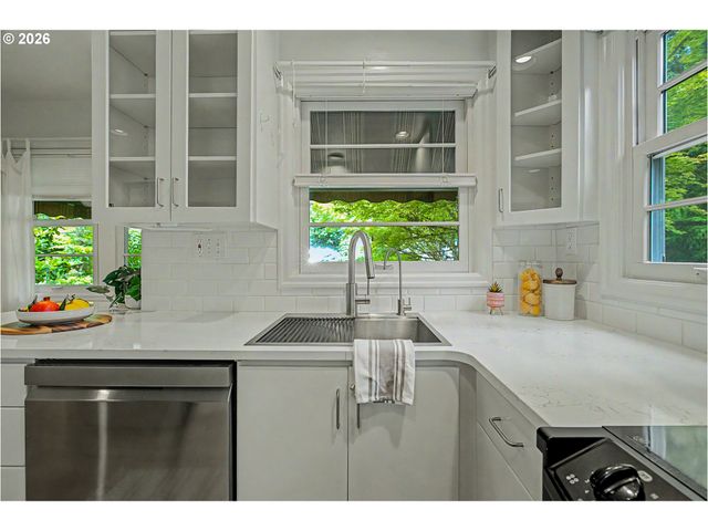 2540 Sw 76TH Ave, Portland, OR 97225