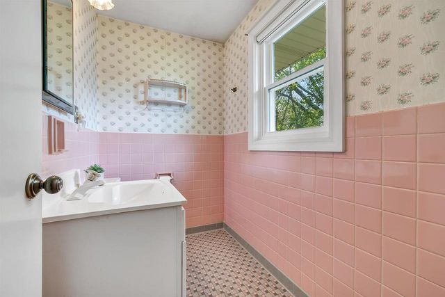 121 ST FRANCIS DRIVE, Green Bay, WI 54301