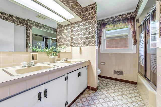 121 ST FRANCIS DRIVE, Green Bay, WI 54301