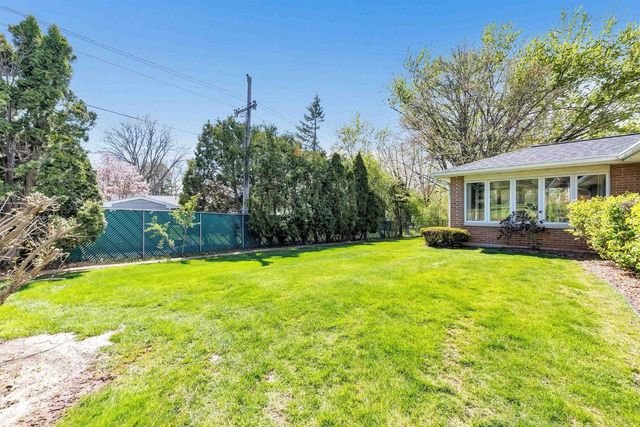 121 ST FRANCIS DRIVE, Green Bay, WI 54301