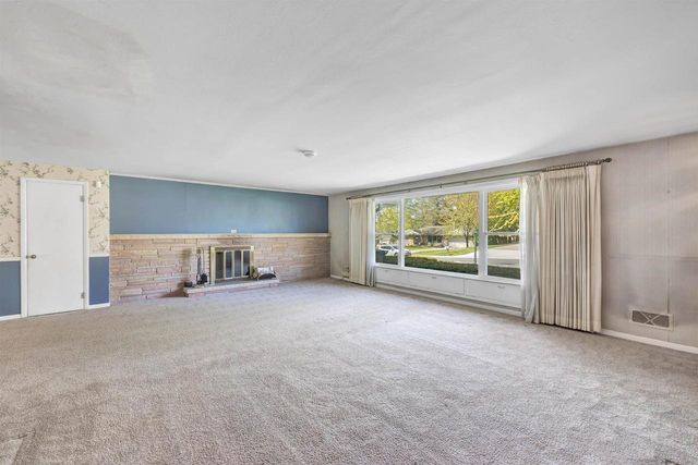 121 ST FRANCIS DRIVE, Green Bay, WI 54301