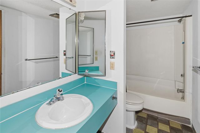 2115 CORNER LAKE DRIVE E, Haines City, FL 33844