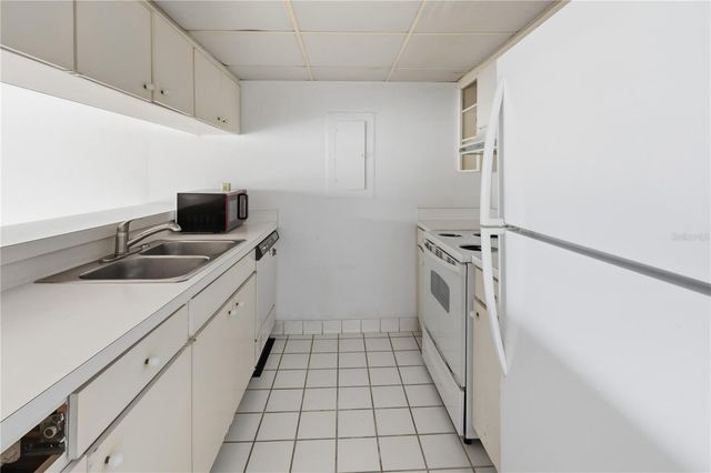 2115 CORNER LAKE DRIVE E, Haines City, FL 33844