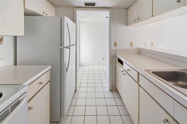 2115 CORNER LAKE DRIVE E, Haines City, FL 33844