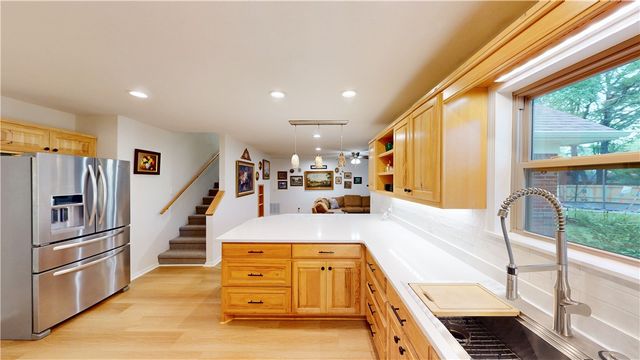 701 E Pleasant Vw, Rogers, AR 72756