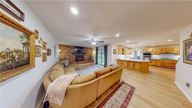 701 E Pleasant Vw, Rogers, AR 72756