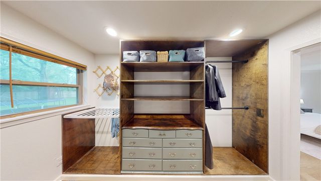 701 E Pleasant Vw, Rogers, AR 72756