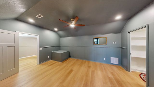701 E Pleasant Vw, Rogers, AR 72756