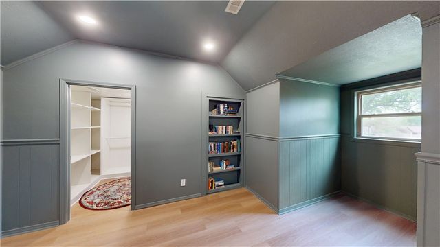 701 E Pleasant Vw, Rogers, AR 72756