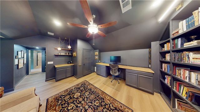 701 E Pleasant Vw, Rogers, AR 72756