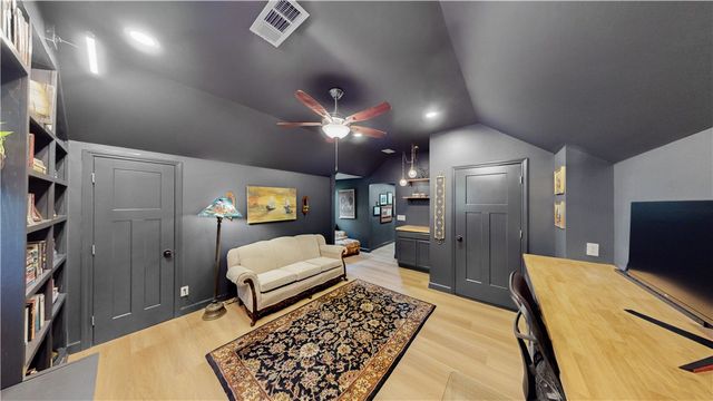 701 E Pleasant Vw, Rogers, AR 72756