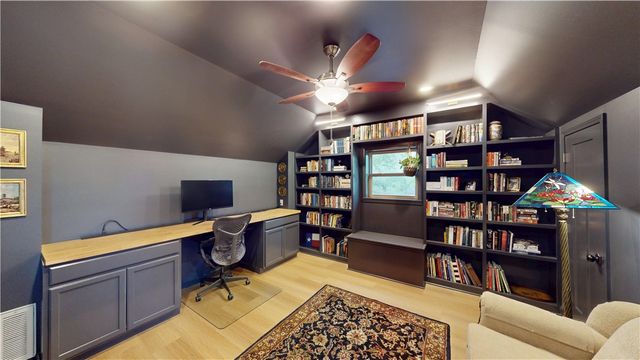 701 E Pleasant Vw, Rogers, AR 72756