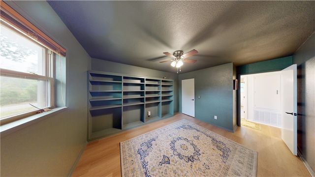 701 E Pleasant Vw, Rogers, AR 72756