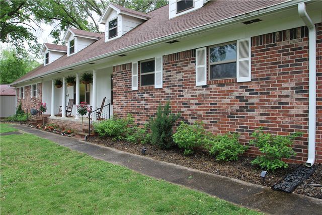 701 E Pleasant Vw, Rogers, AR 72756