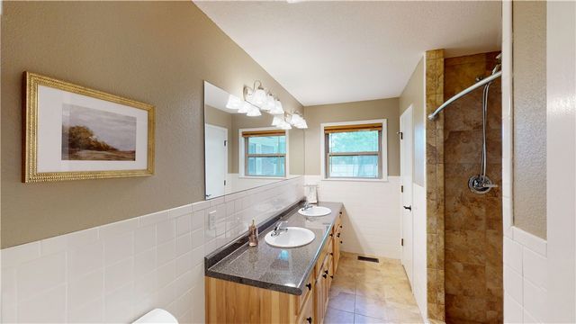 701 E Pleasant Vw, Rogers, AR 72756