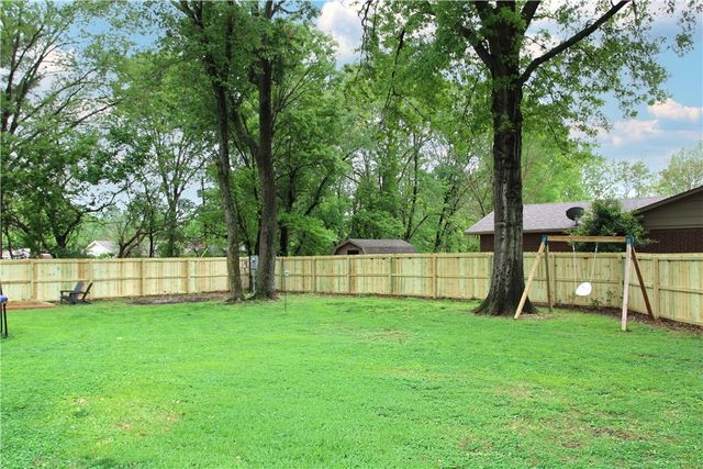 701 E Pleasant Vw, Rogers, AR 72756