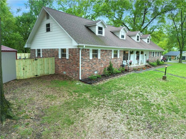 701 E Pleasant Vw, Rogers, AR 72756
