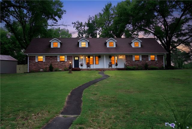 701 E Pleasant Vw, Rogers, AR 72756