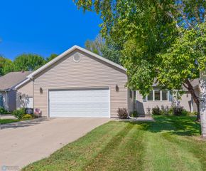 71 Prairiewood Crossing S B, Fargo, ND 58103
