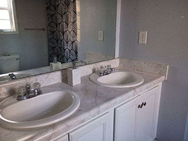 2948 Core Dr, Clarksville, TN 37040