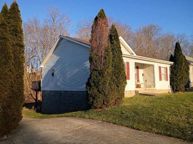 2948 Core Dr, Clarksville, TN 37040