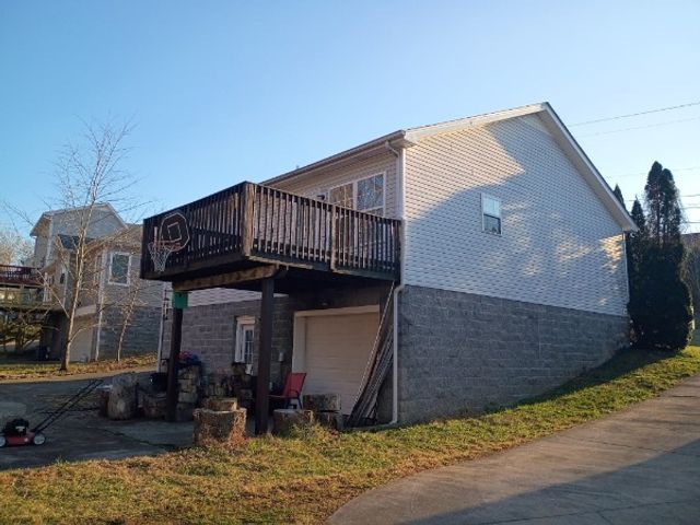 2948 Core Dr, Clarksville, TN 37040