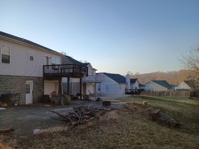 2948 Core Dr, Clarksville, TN 37040