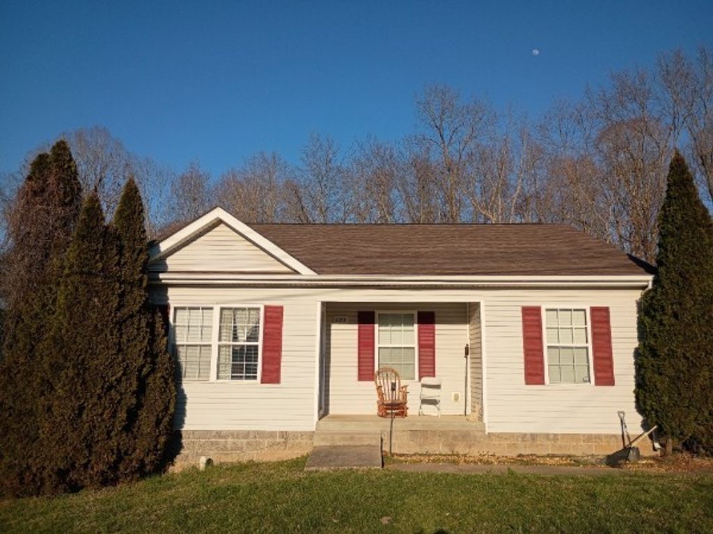 2948 Core Dr, Clarksville, TN 37040