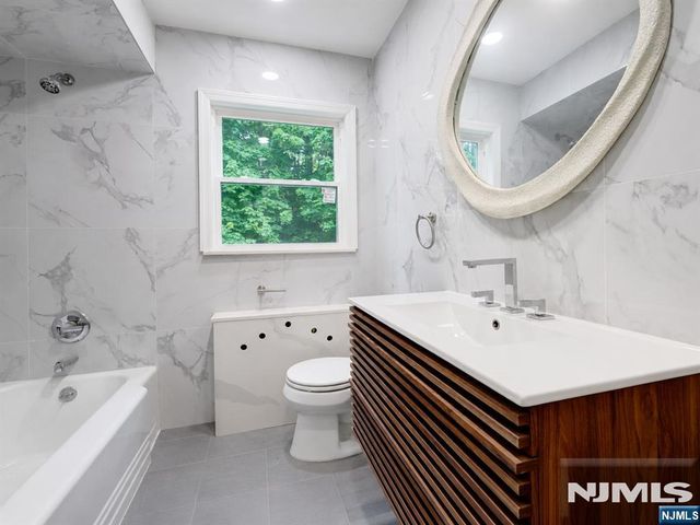 4-21 Saddle River Road 2, Fair Lawn, NJ 07410