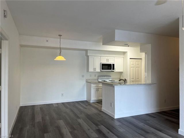 4650 Saint Croix LN 725, Naples, FL 34109