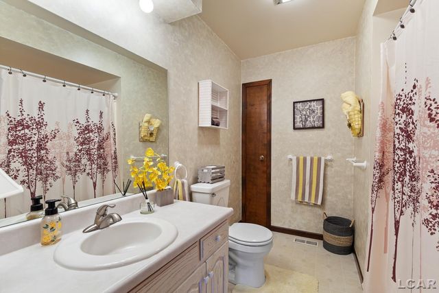 1312 Fairlane Drive, Adrian, MI 49221