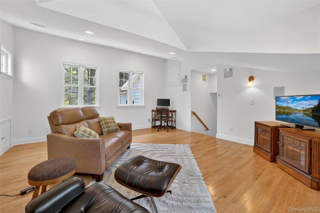 360 Crow Hill Road, Mount Kisco, NY 10549