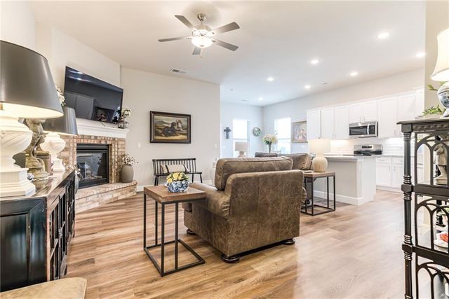 7546 Mccormick Drive, Shawnee, KS 66227