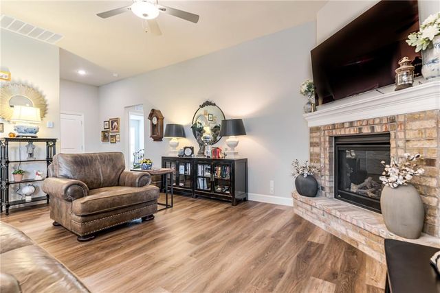 7546 Mccormick Drive, Shawnee, KS 66227