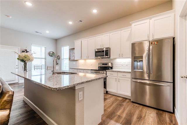 7546 Mccormick Drive, Shawnee, KS 66227