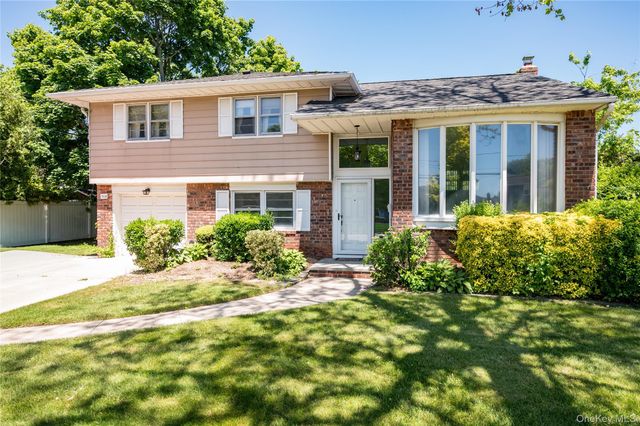 304 Violet Street, Massapequa Park, NY 11762
