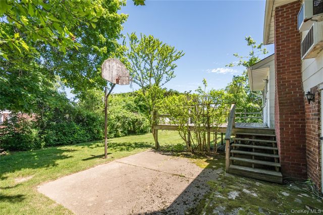 304 Violet Street, Massapequa Park, NY 11762