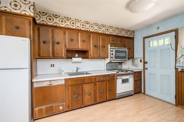 304 Violet Street, Massapequa Park, NY 11762