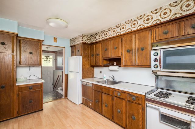 304 Violet Street, Massapequa Park, NY 11762