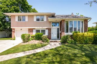 304 Violet Street, Massapequa Park, NY 11762