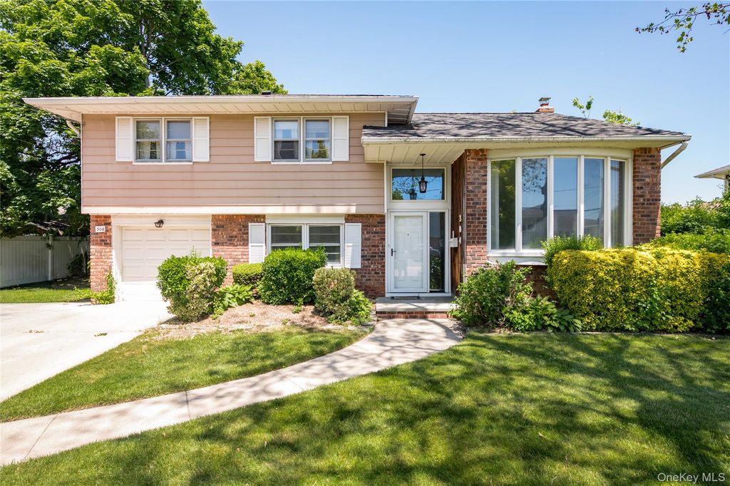 304 Violet Street, Massapequa Park, NY 11762