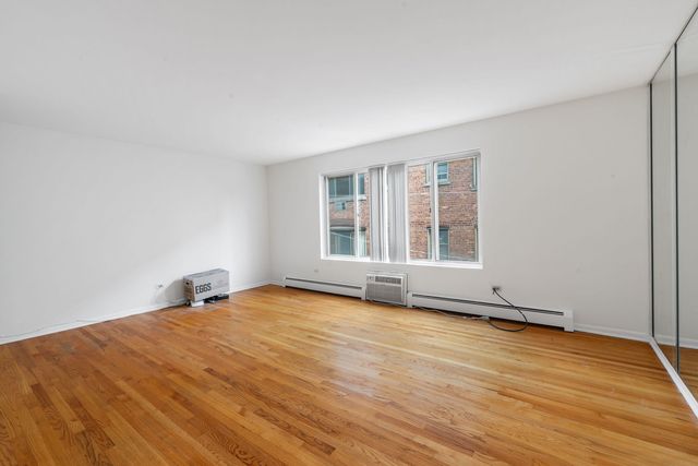 950 Washington Boulevard 206, Oak Park, IL 60302
