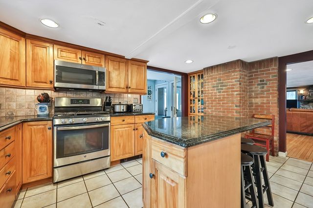 371 & 377 Franklin St, Wrentham, MA 02093