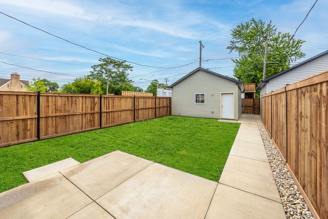 547 N Springfield Avenue, Chicago, IL 60624
