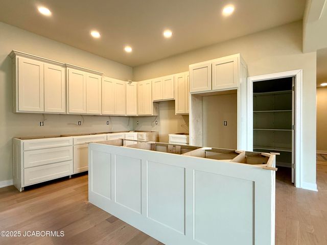 710 SARDONYX DRIVE, Jefferson City, MO 65109