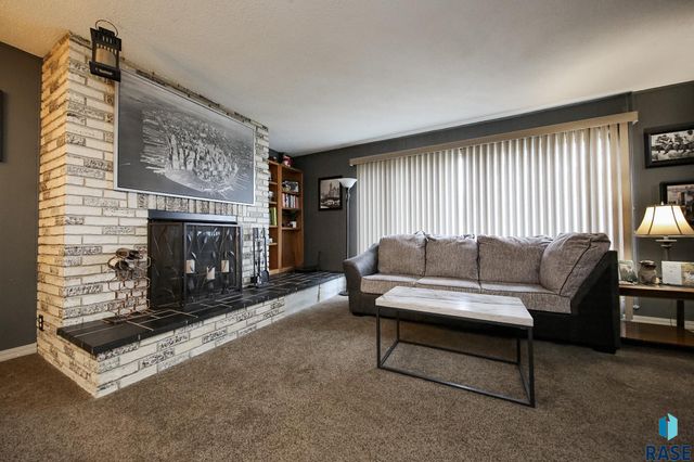 2612 S Willow Ave, Sioux Falls, SD 57105