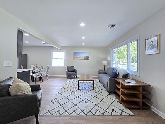 6538 W Euclid AVENUE, Milwaukee, WI 53219