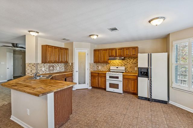 1148 Amberwood LOOP, Kyle, TX 78640