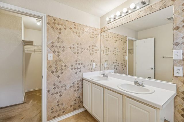 1148 Amberwood LOOP, Kyle, TX 78640